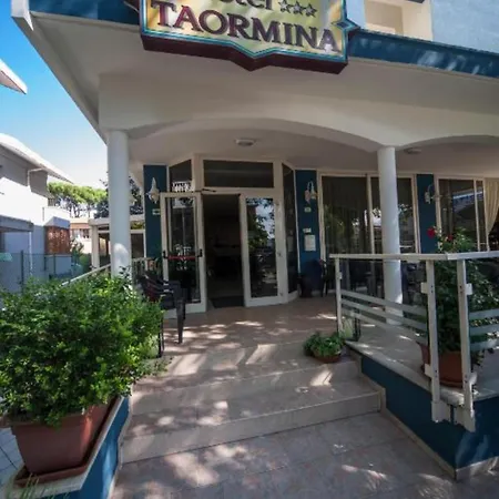 Отель Taormina